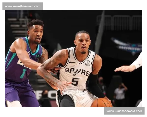 黄蜂与马刺激战正酣 双方核心球员争锋相对精彩纷呈